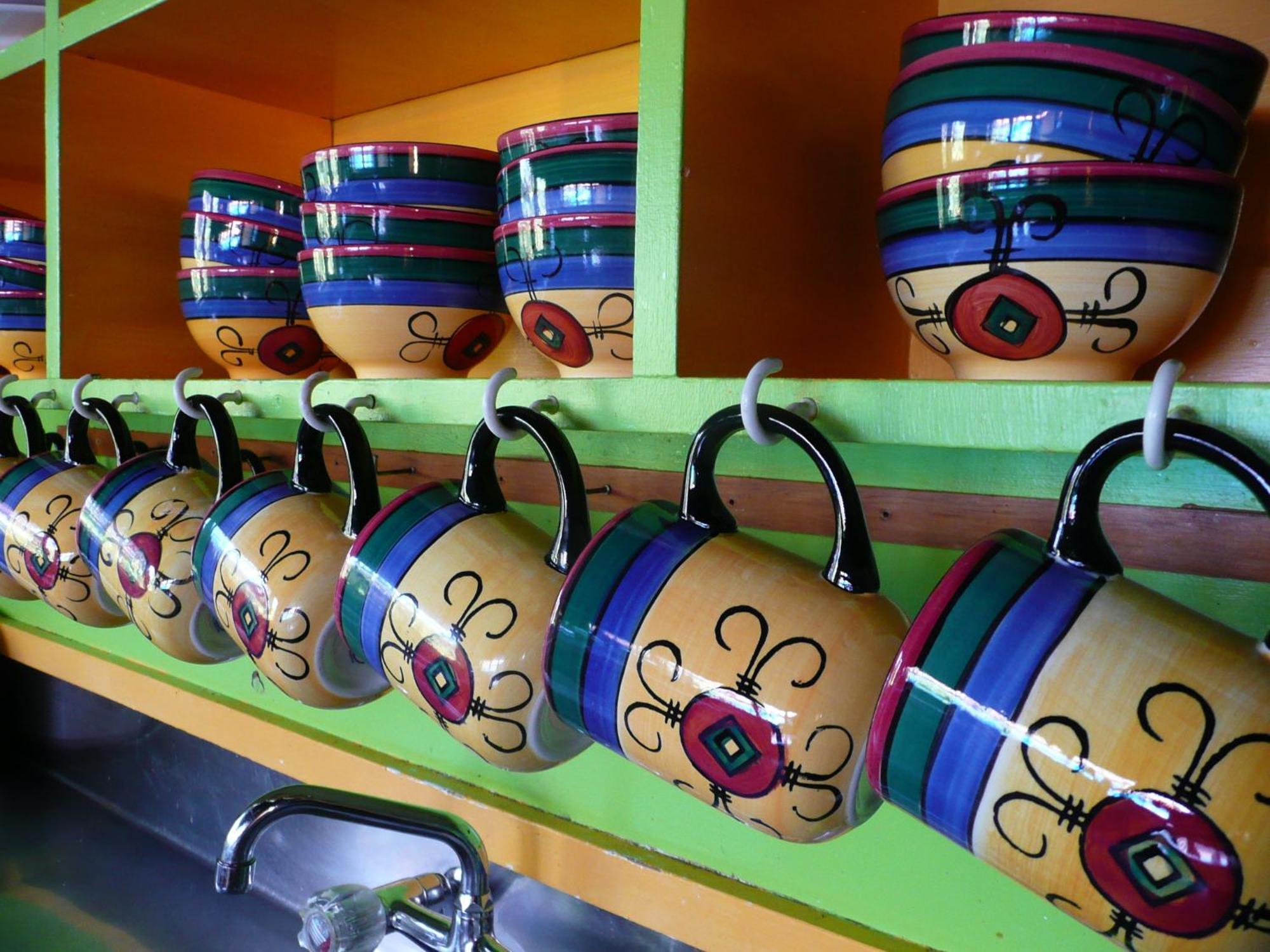 Global Village Travellers Lodge Greymouth Esterno foto A typical display of coffee mugs at a Panera Bread