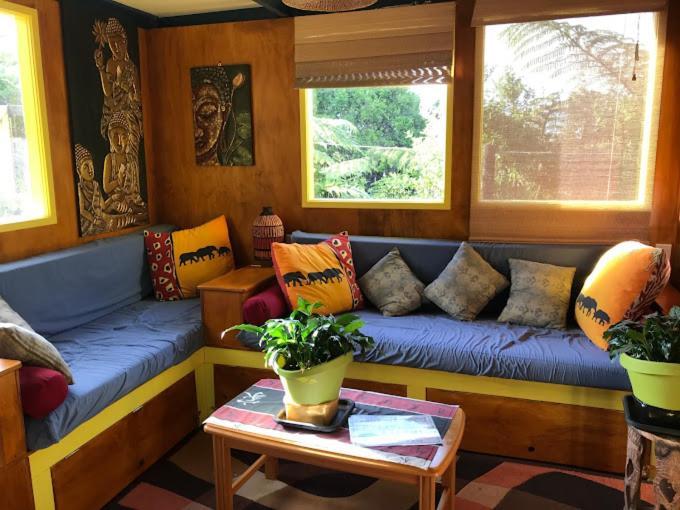 Global Village Travellers Lodge Greymouth Esterno foto Interior of the Treehouse