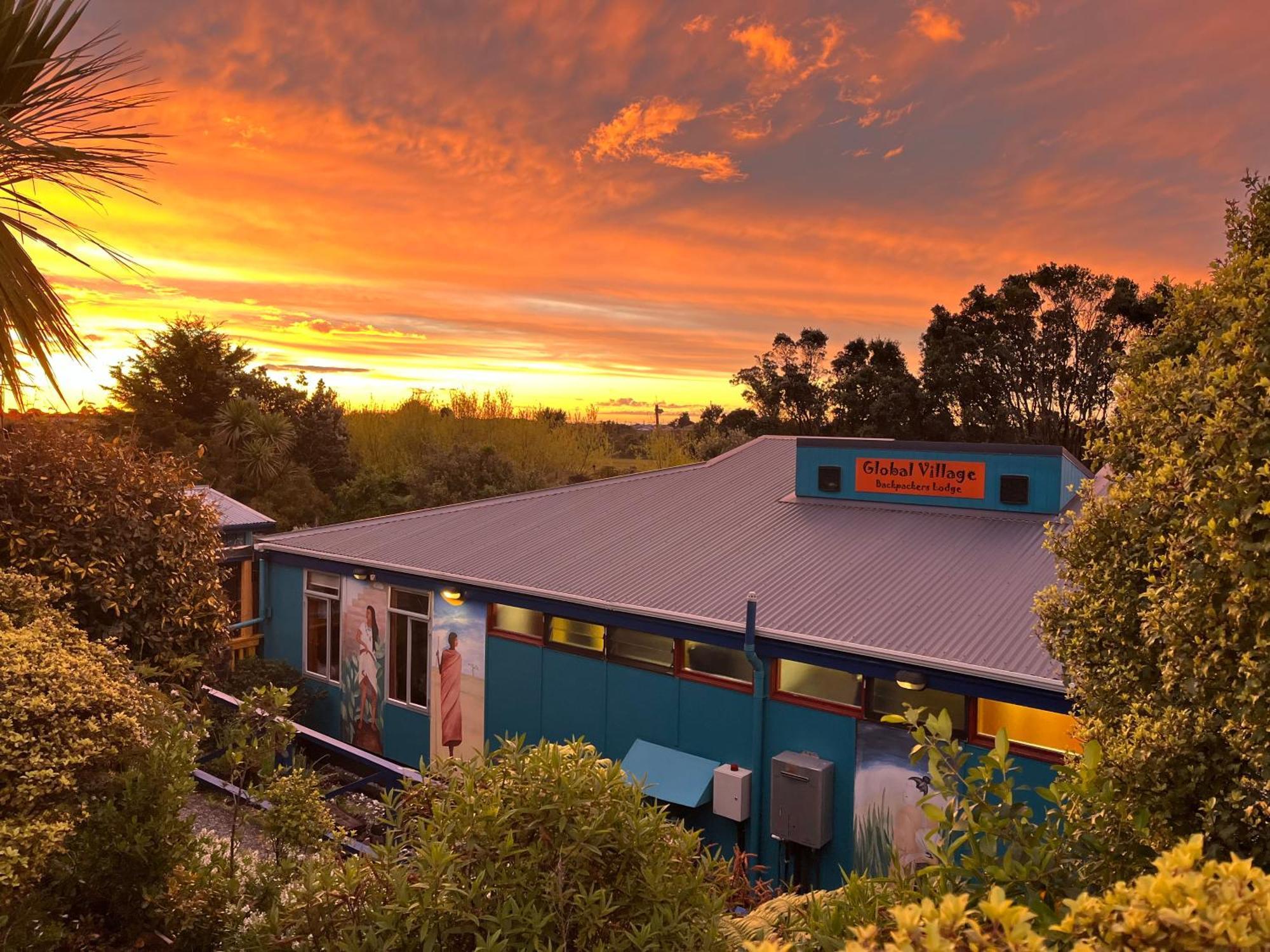 Global Village Travellers Lodge Greymouth Esterno foto The Village Theatre