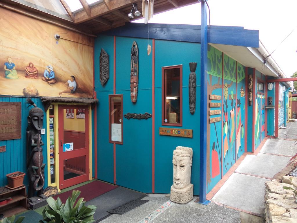 Global Village Travellers Lodge Greymouth Esterno foto The Tiki Lounge