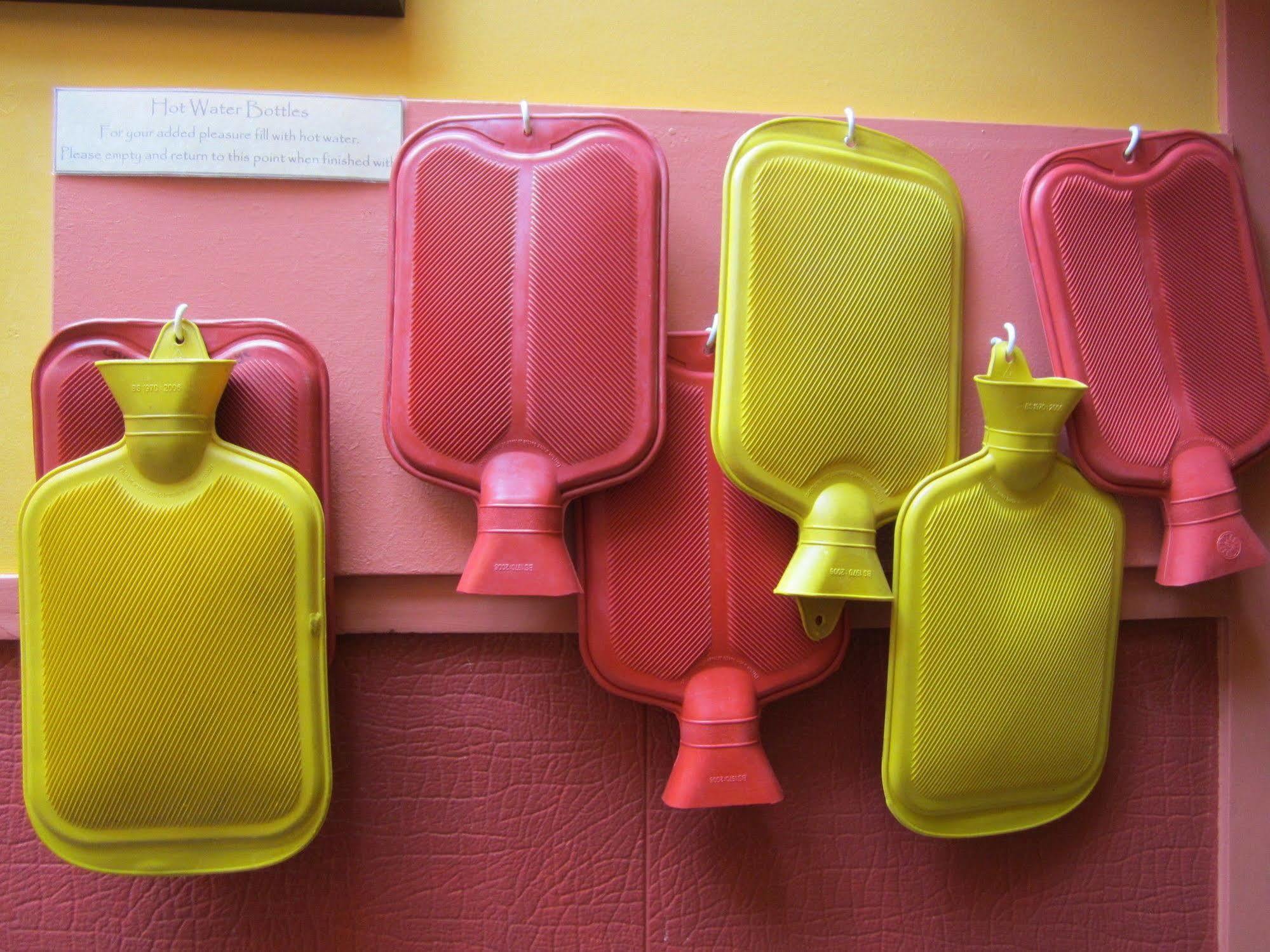 Global Village Travellers Lodge Greymouth Esterno foto Hot water bottles